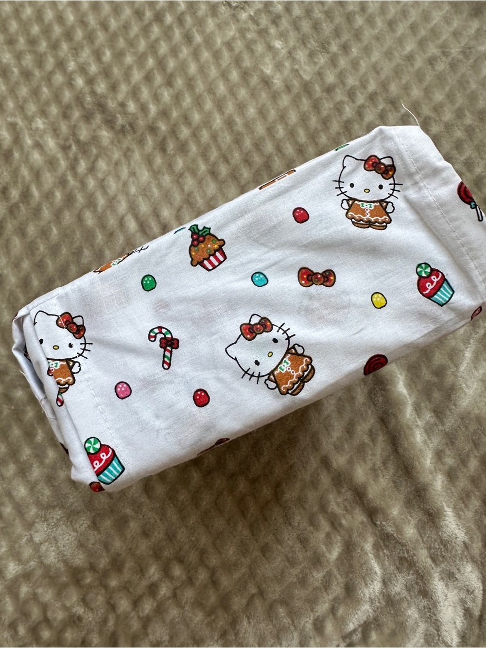 Hello Kitty Gingerbread Holiday Queen Sheet Set - Picture 3 of 3